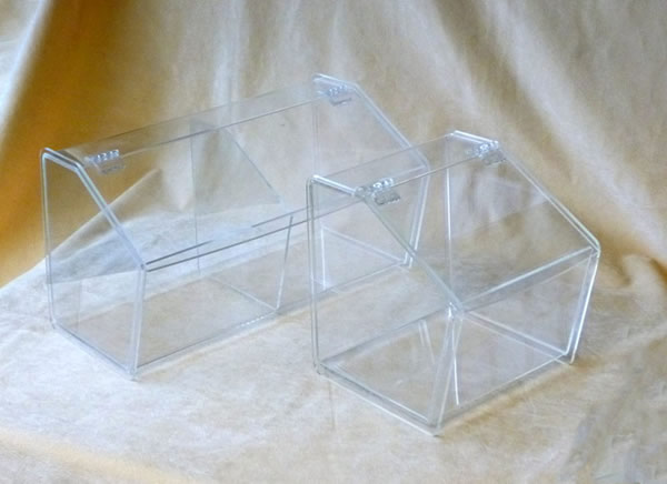 Cubi in plexiglass trasparente e colorato su misura