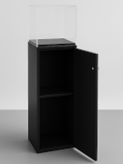 totem in legno con teca in plexiglass e vano con anta