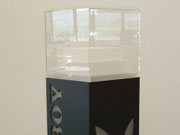 cubo in plexiglass per allestimento vetrine