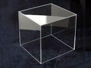 cubo in plexiglass per allestimento vetrine