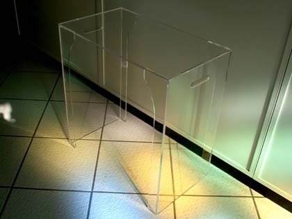 tavolino console negozi in plexiglass