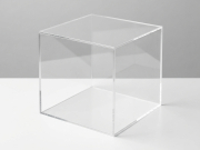 cubo in plexiglass trasparente