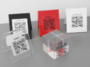 targa in plexiglass con stampa e distanziali da parete